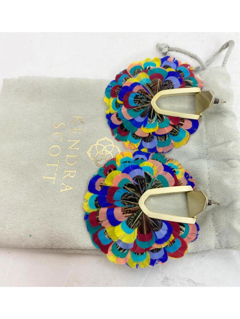 EUC KENDRA SCOTT DIANE FEATHER STATEMENT EARRINGS Muti Colored Feather - Picture 7 of 13